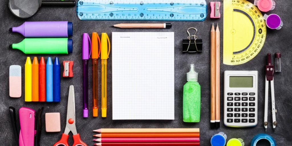 Fournitures scolaires : Zitouni exhorte les commerçants et producteurs à la « retenue »