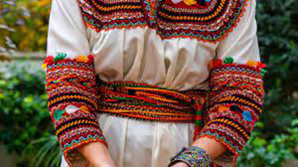 Port de la robe Kabyle à l’école : La direction de l’éducation de Bejaïa s’en lave les mains !