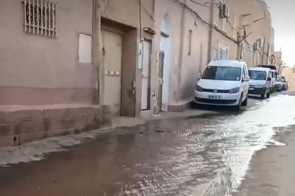 Importante fuite d’eau à Béni Izguène (Ghardaïa) : Que fait l’ADE ?
