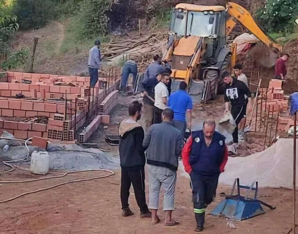 M’Kira (Tizi-Ouzou): Incroyable élan de solidarité autour d’un famille démunie(Vidéo)