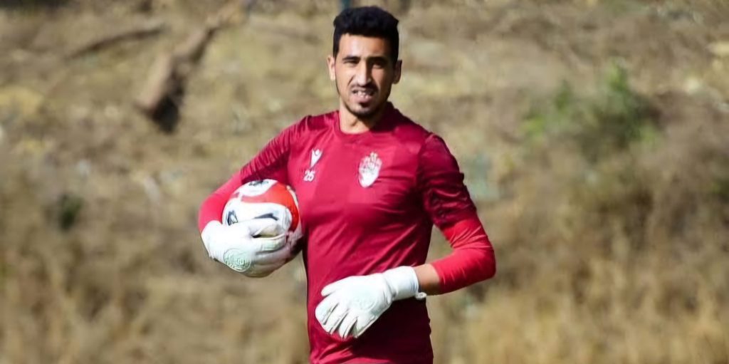 Par ailleurs, la nouvelle direction de l'USMA s'est mise à la recherche d'un remplaçant à Oussama Benbot