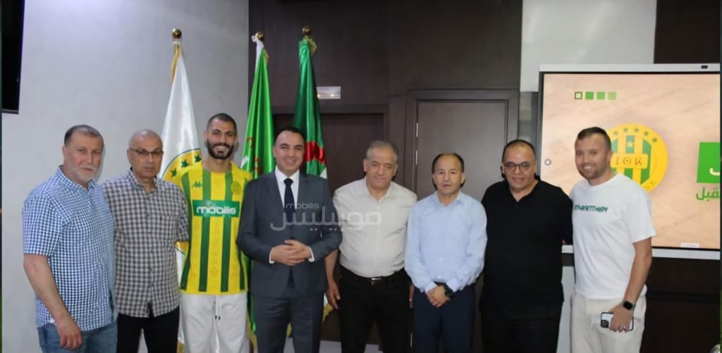 Madani rejoint la JSK Il vient de parapher un contrat d'une durée de 3 ans. Un renfort de choix et de valeur qui ne fera que donner plus de solidité à l'arrière garde kabyle