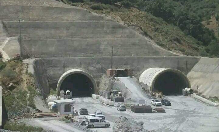 Pénétrante autoroutière reliant le port Djendjen à la ville d'El Eulma.