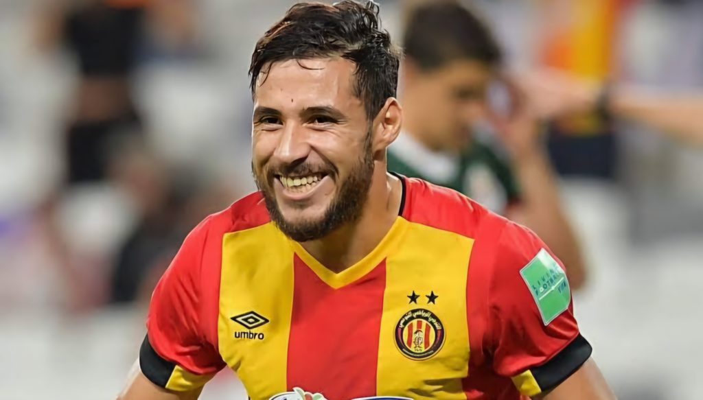 Accusé par l’AC Ajaccio dans une affaire de faux document, Youcef Belaïli réplique fermement, affirmant que la FIFA a validé sa position