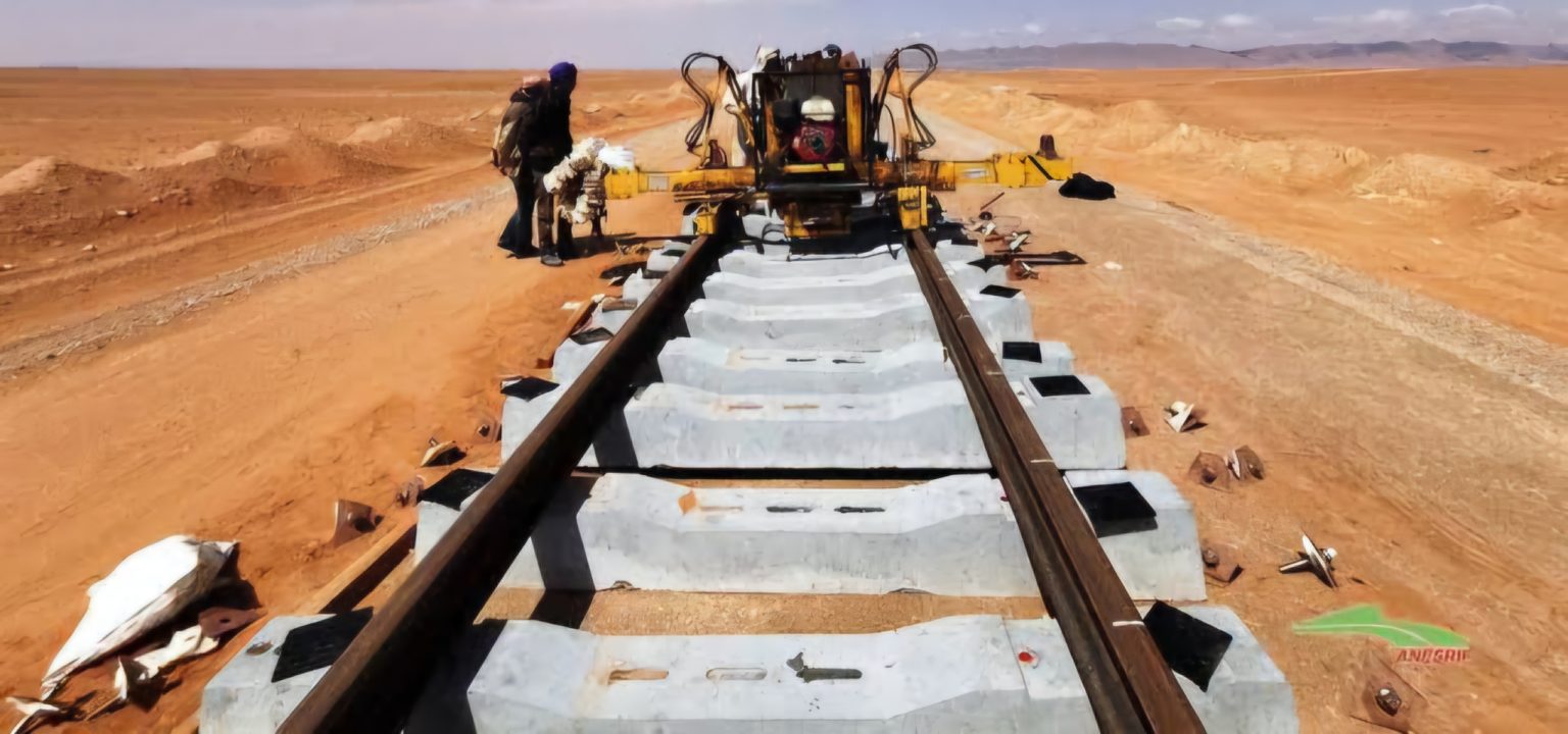 Le projet de ligne ferroviaire El Menia - Ghardaïa - In Salah est lancé ! Découvrez comment ce hub stratégique va transformer l'économie du Sud algérien.
