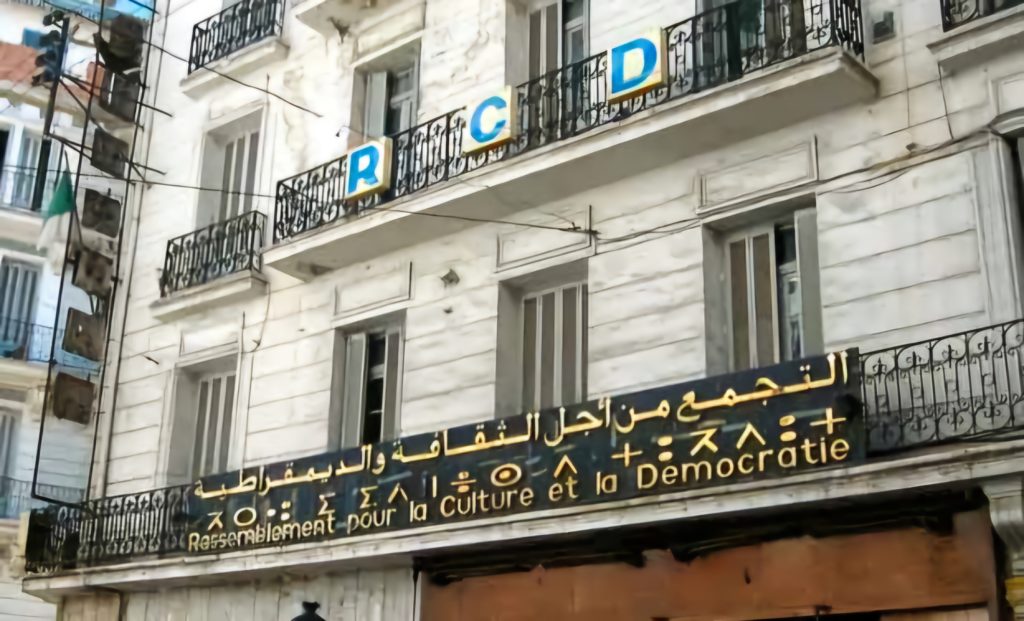 Consulat d'Algérie à Paris : le RCD interpelle Attaf