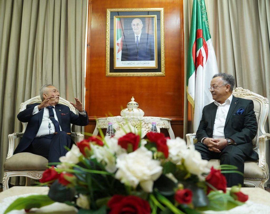 Énergies renouvelables : L’université algérienne s’associe avec le Pr Zaghib ! L'Algérie est plus que jamais déterminée à développer son potentiel en terme d'énergies renouvelables, et ce, en s'appuyant sur l'expertise de ses « cerveaux » expatriés.
