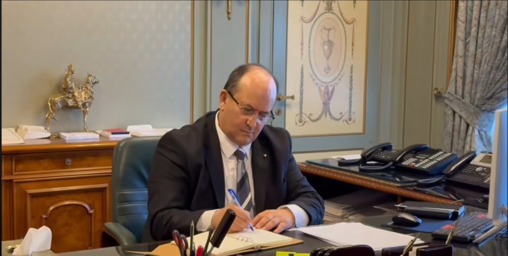 Sifi Ghrieb, donne le tempo de l’importation immédiate de 10 000 bus de transport de voyageurs