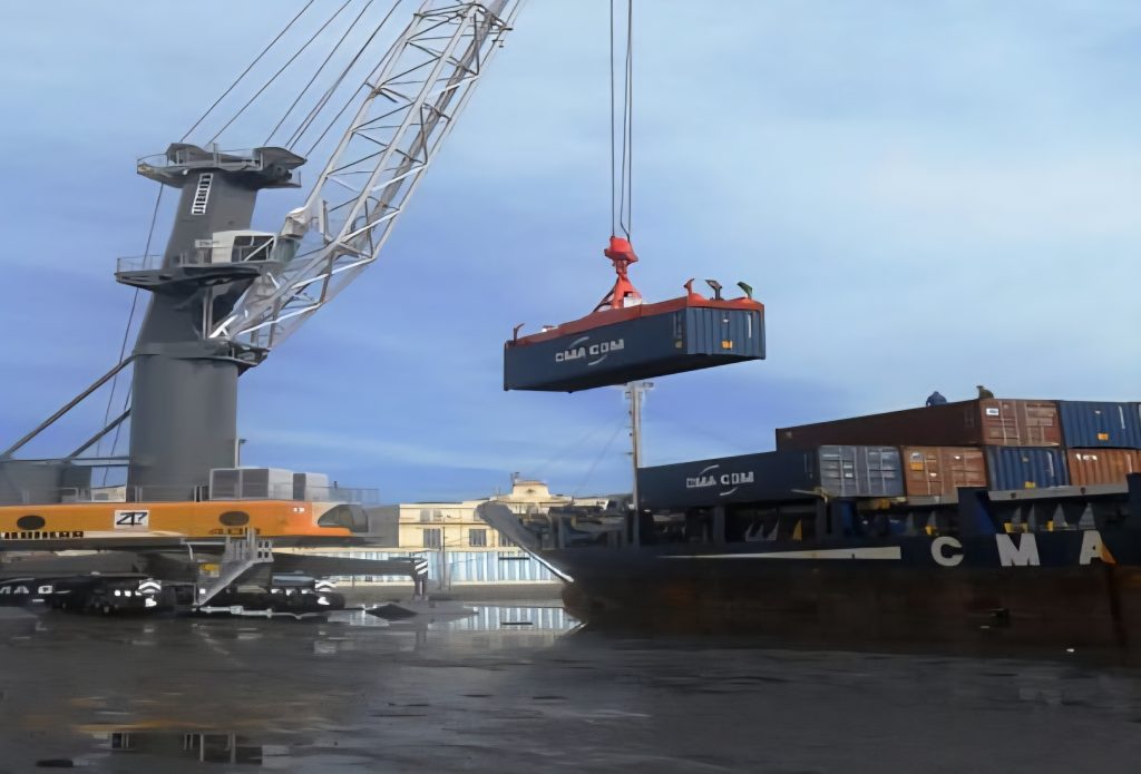 Port phosphatier d’Annaba : Djellaoui exige un coup d’accélérateur L'extension du Port phosphatier d'Annaba, est l'un des priorités du ministre des Travaux publics Abdelkader Djellaoui.