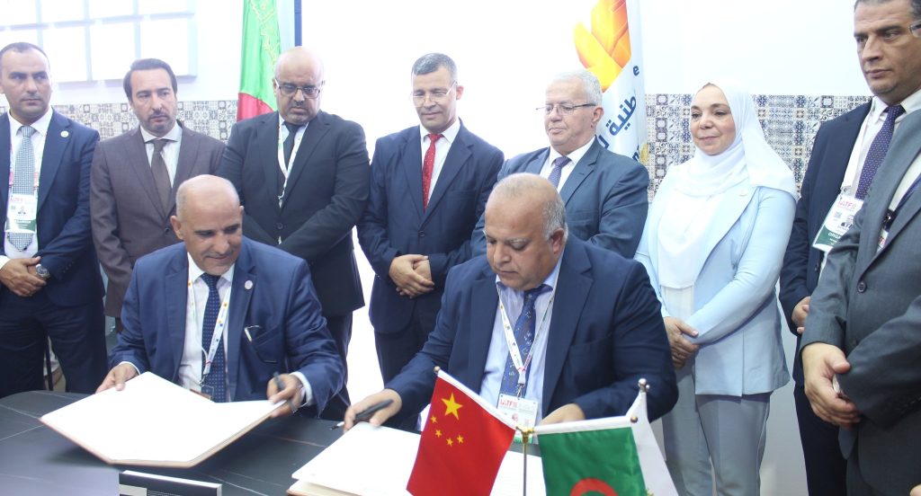 IATF 2025 : Holding SNS signe 950 M$ d’accords pour dynamiser l’industrie algérienne La société HOLDING SNS a signé aujourd'hui plusieurs protocoles d'accord préliminaires d'une valeur totale de 950 millions de dollars.