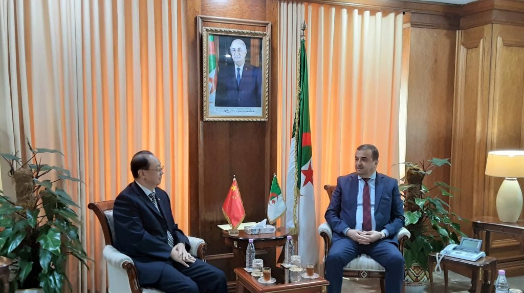 Mines et hydrocarbures : La Chine va renforcer ses investissements en Algérie La Chine est en passe de renforcer ses investissements dans les secteurs stratégiques des hydrocarbures et mines en Algérie.