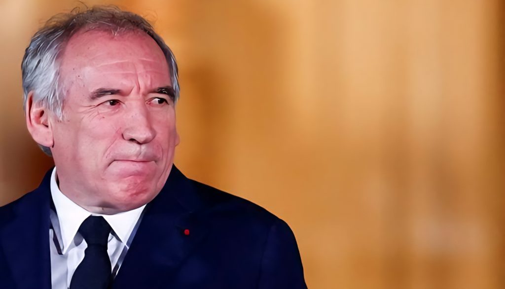 France : Le gouvernement Bayrou tombe ! Le gouvernement de François Beyrou est tombé ce lundi 8 septembre 2025 à l'issu d'un « vote de confiance » qui lui a été défavorable.