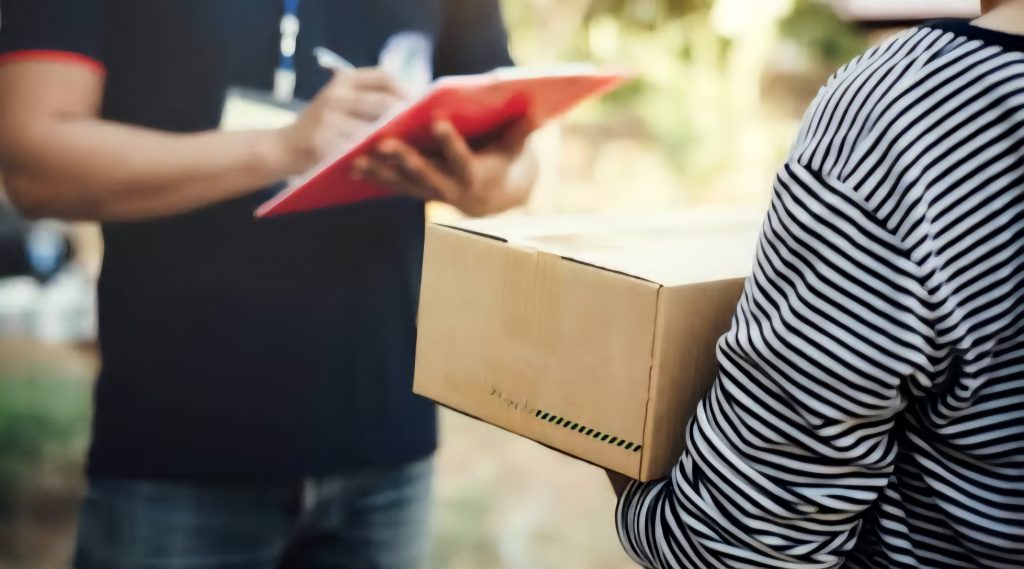 L'Algérie assiste à l’essor grandissant du e-commerce et les de services de livraison. Le ministre des PTIC, Sidali Zerrouki veut y mettre de l'ordre