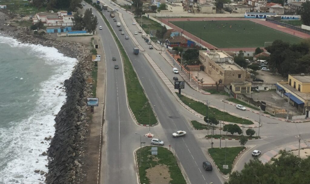 Dédoublement de la RN 9 entre Souk El Tenine– Kherrata : Djellaoui botte en touche ! Le projet de dédoublement de la route nationale N°9, particulièrement sur l’axe routier Souk El Tenine-Kherrata n'est pas à l'ordre du jour selon Djellaoui