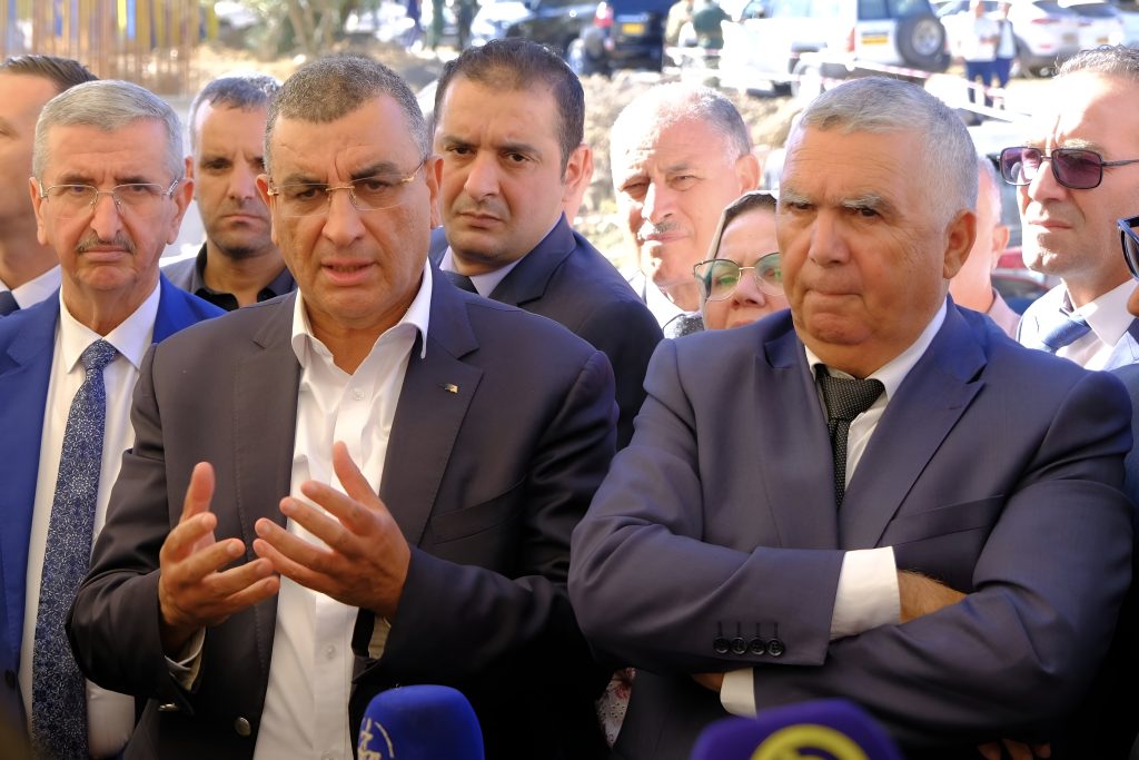 Les travaux de la pénétrante autoroutière reliant le port de Djendjen, dans la wilaya de Jijel à Eulma a éte inspecté par M. Djellaoui