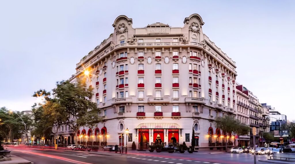 L’Algérie récupère « le plus ancien hôtel de luxe » de Barcelone l’Algérie a récupéré un hôtel de luxe en Espagne ( Barcelone) acquis par l'ancien oligarque, Ali Haddad du temps de la « Issaba »