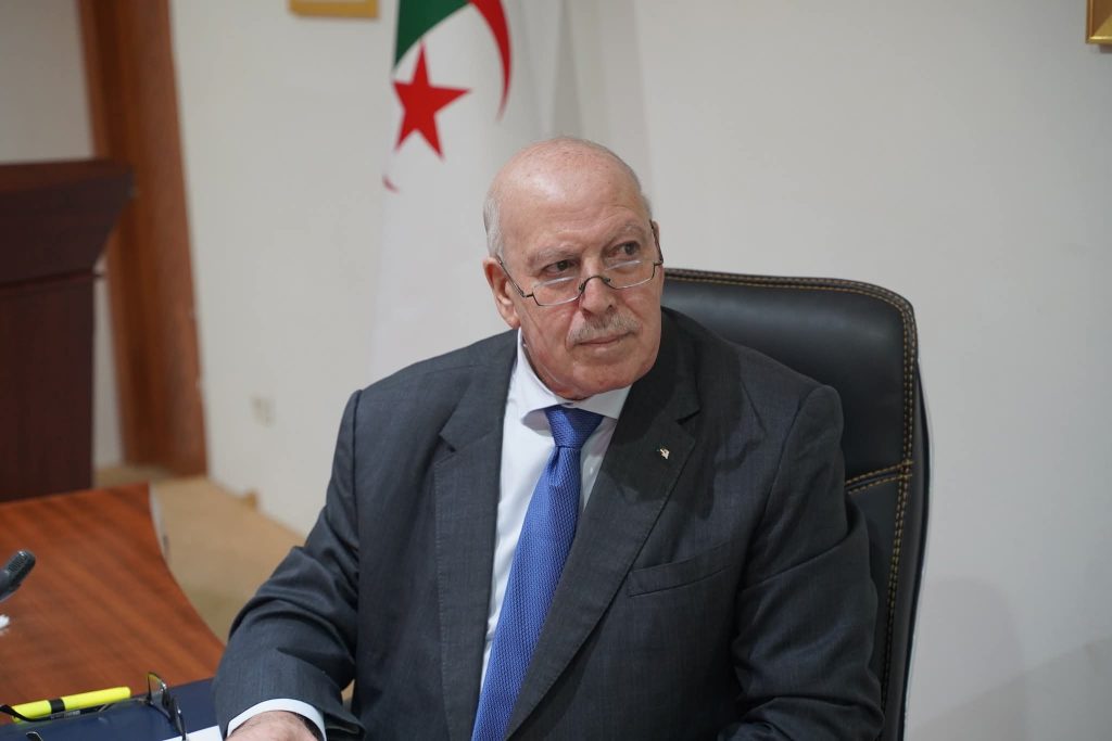 Le ministre de l’Industrie, M. Yahia Bachir, exhorte le groupe ACS à se lancer dans l'exportation pour booster l'industrie chimique.
