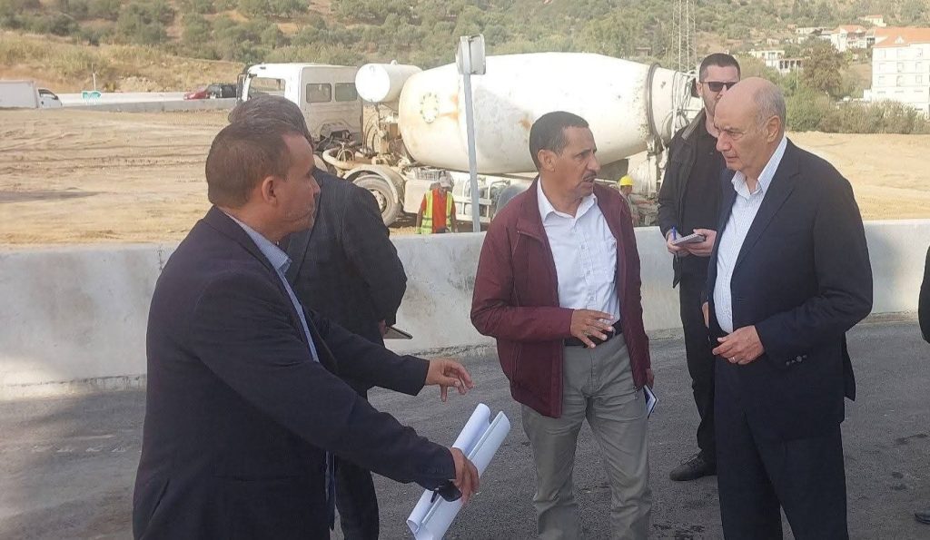 Le pénétrante autoroutière reliant Bouira à Tizi-Ouzou, du moins dans sa section prioritaire, voit le jour, avec la livraison imminente de ce tronçon