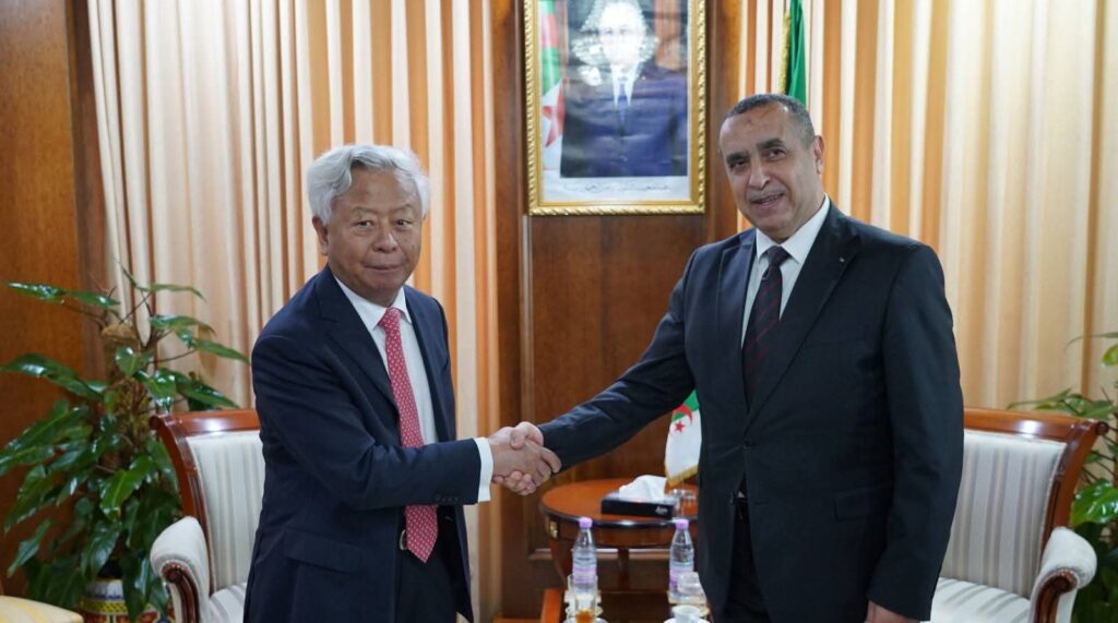 La Banque asiatique d’investissement dans les infrastructures (AIIB) exprime un vif intérêt pour l'Algérie, notamment pour les énergies renouvelables.