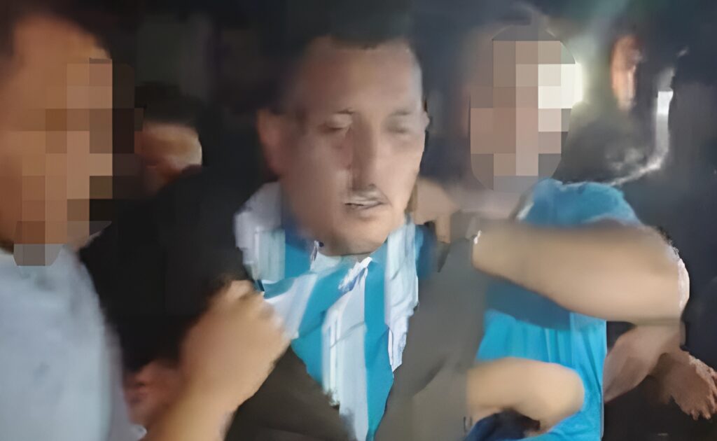 Hicham El Wahrani, l’un des visages les plus décriés en Algérie, a été finalement arrêté à Aïn Defla et échappera de justesse au lynchage.