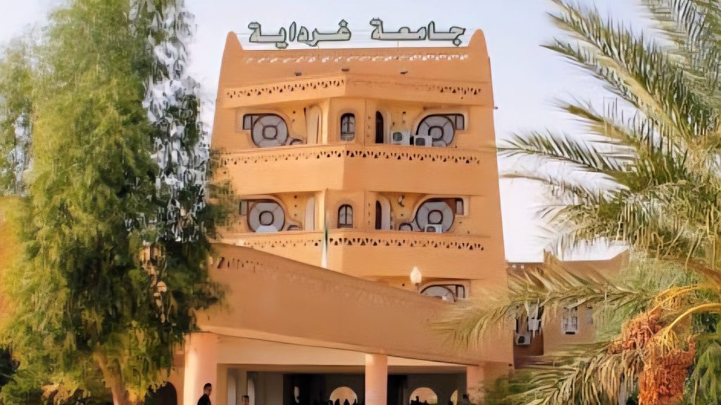 l'université de Ghardaïa souffle sa vingtième bougie. Ouverte lors de la rentrée universitaire 2004/2005 avec une poignée d’étudiants, elle accueille aujourd’hui plus de 12 000