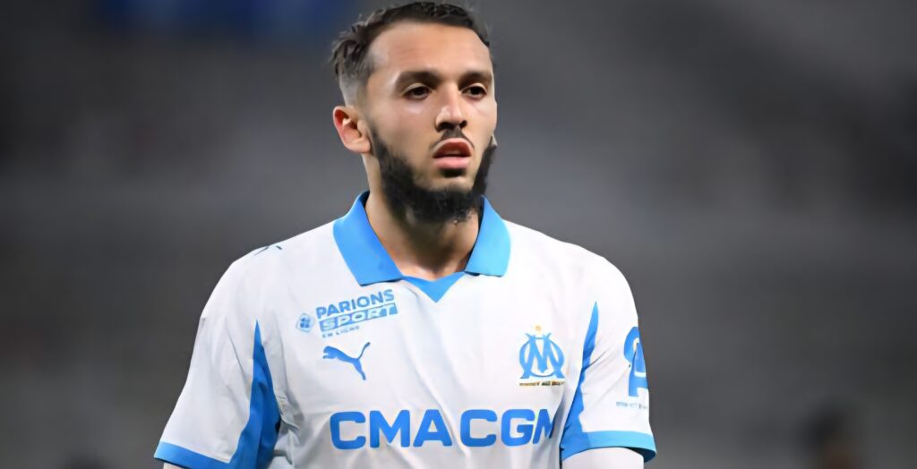 Coup dur pour l’Algérie : Amine Gouiri, blessé à l’épaule et opéré, manquera la CAN 2025, obligeant Petkovic à revoir ses plans offensifs.