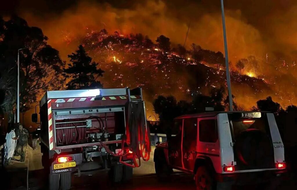Incendies : Week-end infernal en Algérie ! C'est un week-end infernal qu'a vécu l'Algérie en matière d'incendies. Dix wilayas à travers le pays ont été touchées quasi simultanément.