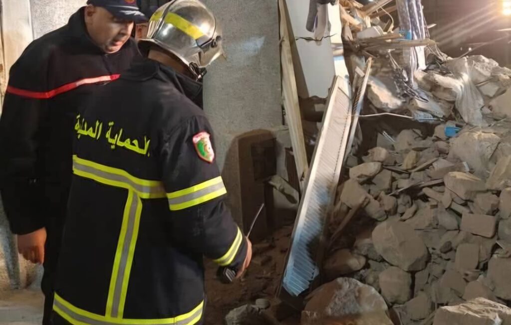 Alger : Un immeuble s’effondre à Hussein Dey ( Photos) Un immeuble situé à Hussein Dey, un quartier populaire s'est effondré dans la nuit du vendredi à samedi 15 novembre 2025.