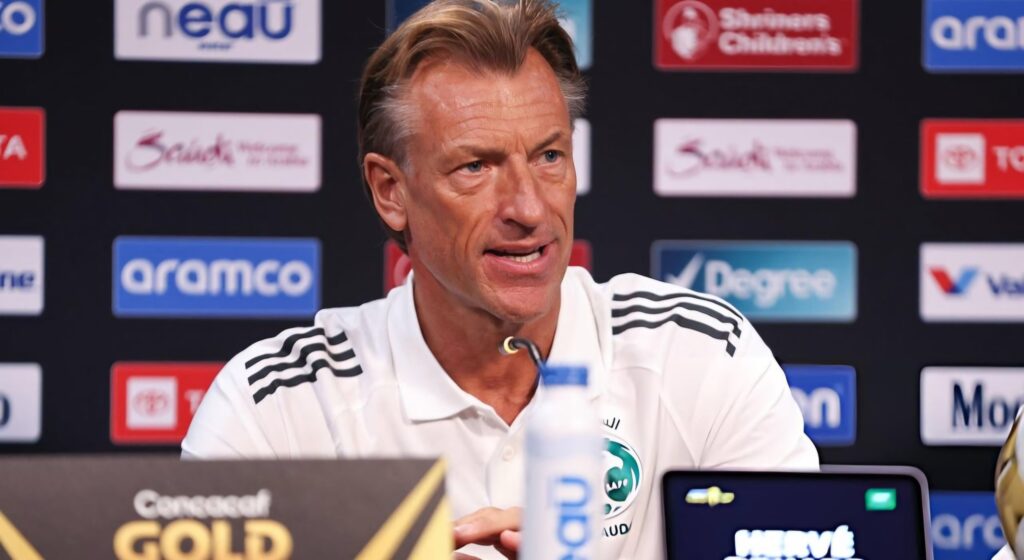 Algérie-Arabie Saoudite : Quand Hervé fait son « Renard » Avant Algérie – Arabie saoudite, Hervé Renard annonce un test majeur pour ses joueurs, tout en usant de sa malice légendaire.