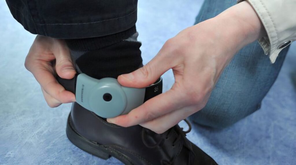 Justice : des bracelets électroniques « made in Algeria » prochainement La nouvelle génération de bracelets électronique dédiée aux détenus en liberté provisoire, sera fabriquée en Algérie.