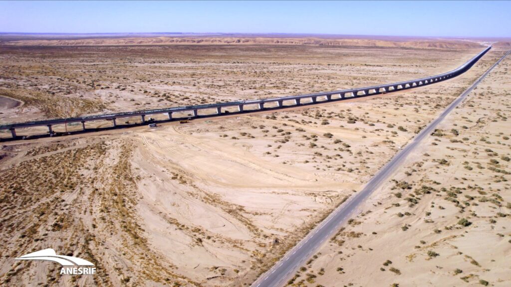 Algérie : Le « plus long pont ferroviaire d’Afrique » réceptionné Le plus grand pont ferroviaire d’Afrique, long de 4 111 mètres ( 4.11 kilomètres) et édifié sur le lit de « l’oued Dawra » à Bechar, est fin prêt.