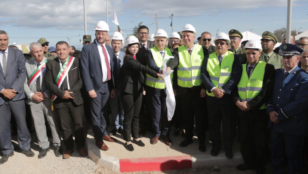 Sécurité hydrique : Un projet stratégique lancé à Tlemcen Le projet de dessalement d'eau de mer ( SDEM ) de Tlemcen, vient d'être lancé par Sonatrach et l'entreprise nationale Cosider