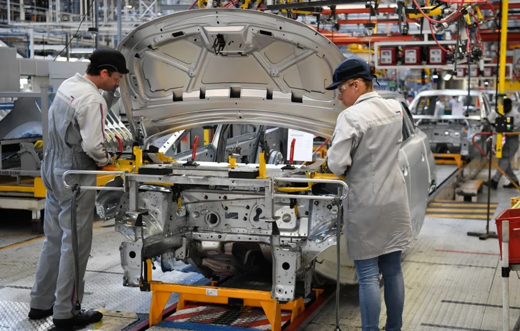 Stellantis El Djazaïr franchit une nouvelle étape dans la prodution de pièces détachées en s'alliant avec DEDAX, une entreprise algérienne