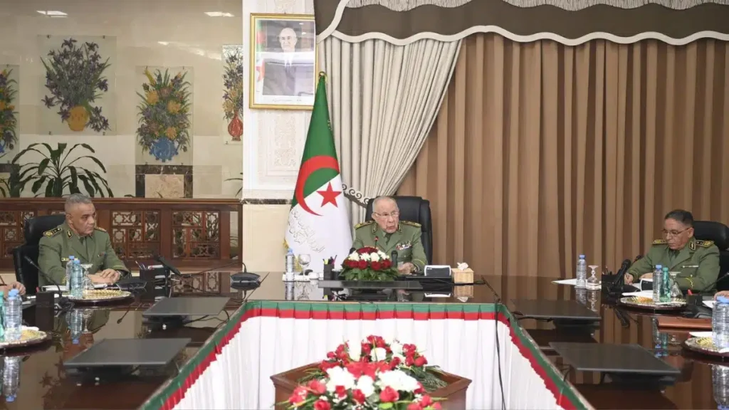 Le Général d’Armée Saïd Chanegriha, a procédé à l'installation du nouveau DCSA, le Général Abbas Ibrahim indique le MDN ce samedi.