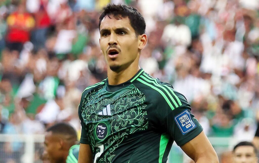 À 24 heures du choc de l'Algérie face au Burkina Faso, Aïssa Mandi a livré un discours clair : tourner la page, assumer, et rendre fier le peuple algérien.