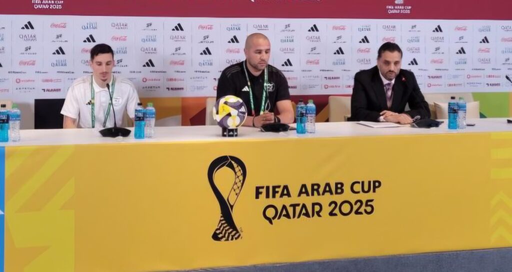 Algérie – Soudan : Bougherra met tout le monde en alerte À la veille du premier match contre le Soudan, Madjid Bougherra et Adil Boulbina ont livré un discours clair : l’Algérie doit entrer en force dans cette Coupe arabe