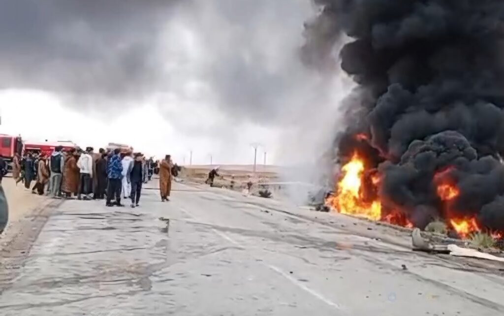 Un tragique et spectaculaire accident de la route est survenu dans l'après-midi de ce vendredi 19 décembre 2025, dans la wilaya de Biskra.