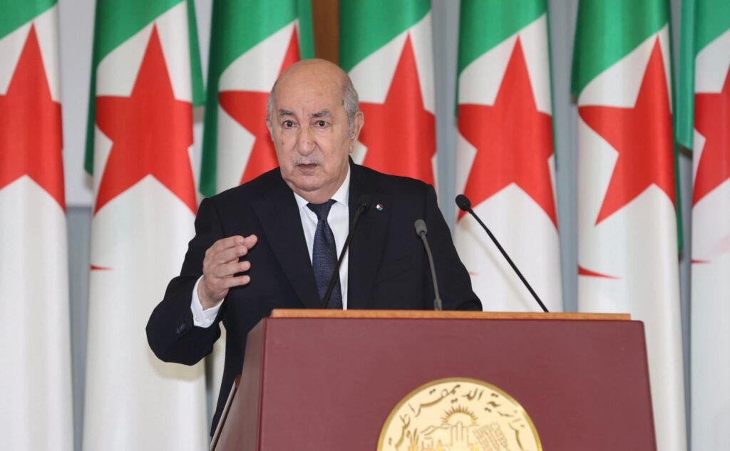 Algérie-Tunisie : Tebboune remet les pendules à l’heure ! Face à des tentatives désespérées de ternir les relations entre l'Algérie et la Tunisie, le président Tebboune met les points sur les i.