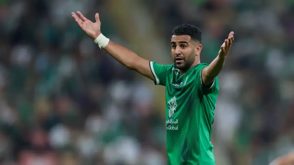 Algérie : nouveau coup de gueule de Riyad Mahrez ! Riyad Mahrez a rétabli la vérité avec humour, rappelant que les critiques en ligne reposaient sur une lecture totalement erronée.