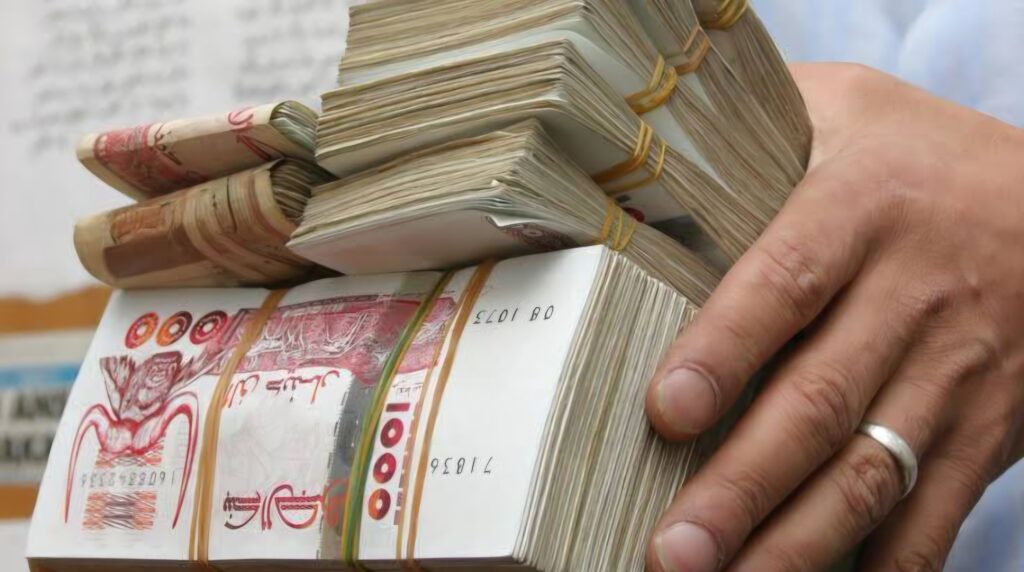 La Banque d’Algérie vient de durcir les règles des transactions en cash. Toutefois, ces nouvelles règles suffiront-elles à en finir avec le liquide?