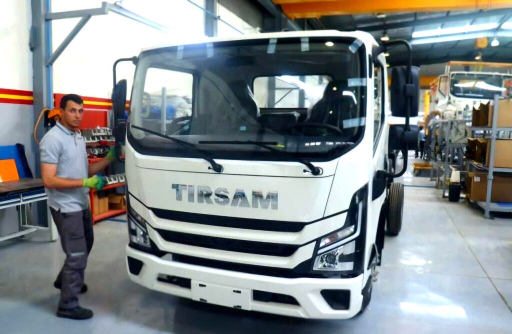Le groupe Tirsam dégaîne une offensive commerciale musclée. La marque de camions casse les prix sur plusieurs gammes de véhicules.