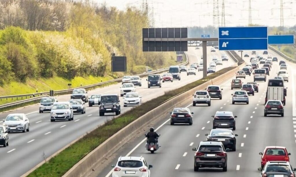 Code de la route : Attention «chaussée glissante» pour le gouvernement ! Le projet de Code de la route continue de susciter débats et réserves, notamment autour de certaines dispositions pénales jugées sévères.