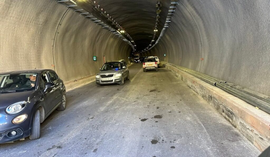Kherrata : Enfin le bout du tunnel ! Le projet de réhabilitation du tunnel de Kherrata, dans la wilaya de Béjaïa, touche pratiquement à sa fin et sa livraison est « pour bientôt »