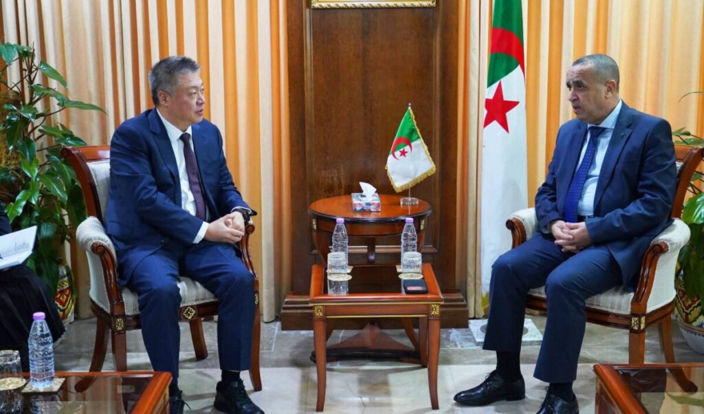 Après les télécoms, Huawei lorgne sur les énergies en Algérie Le secteur de énergies et des énergies renouvelables algérien intéresse au plus haut point le géant chinois Huawei.