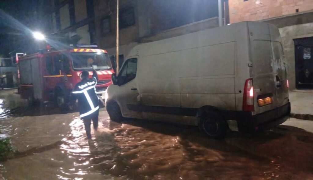 Intempéries : Graves inondations à Relizane ! Les fortes précipitations que connaît le nord de l’Algérie, ont provoqué des inondations dans plusieurs wilayas de l'Ouest du pays, notamment à Relizane.