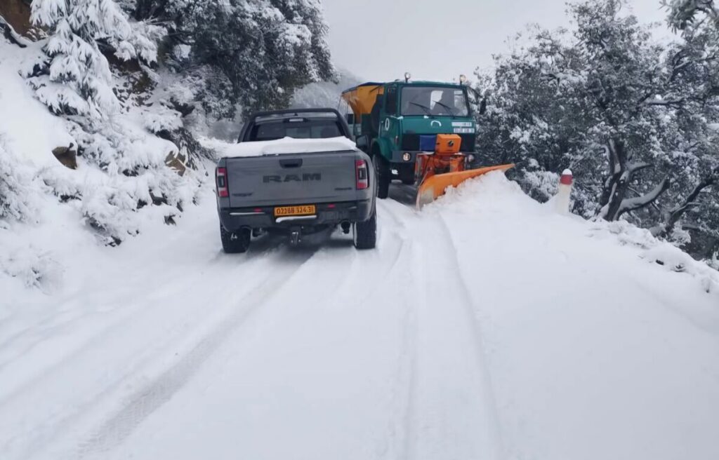Neige : Plusieurs axes routiers fermés en Kabylie Plusieurs axes routiers fermés en Kabylie
