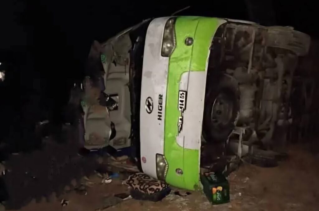 À M’Sila, un bus a failli provoquer un désastre ! Un bus a failli provoquer un désastre à M'sila.