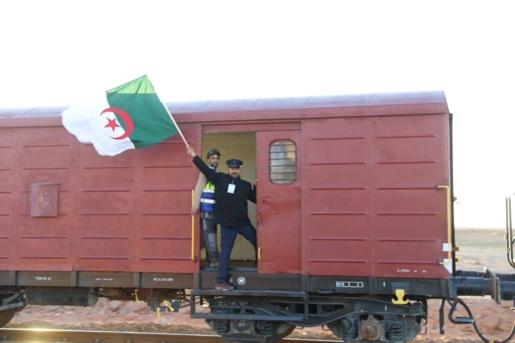 Gara Djebilet, une « mine d’emplois» ! La mise en exploitation de Gara Djebilet, est une véritable mine d'emplois, ce qui va considérablement booster l'économie locale et nationale.