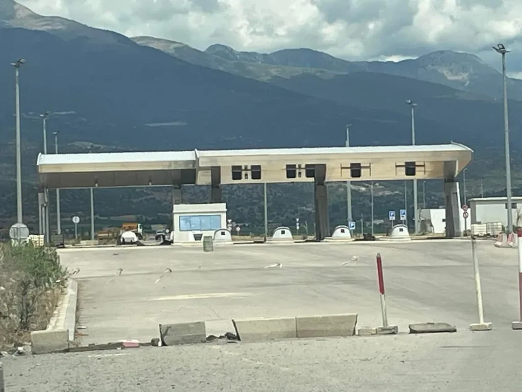 L'Algérie n'est pas encore décidée à appliquer le système de péage au niveau de l'autoroute Est-Ouest. Elle préfère mettre l'accent sur la réhabilitation du réseau existant