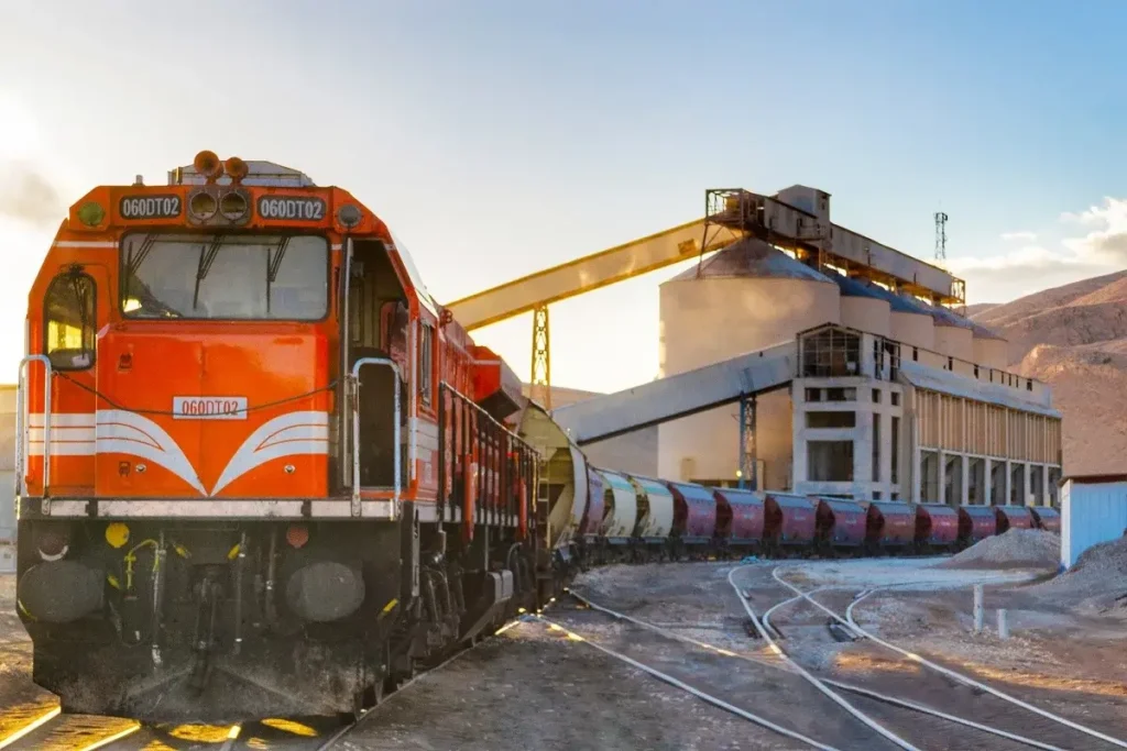 Fret minier : le SNTF va investir près 3 milliards de dollars ! La Société nationale du transport ferroviaire (SNTF), compte de se mettre au diapason des nouveaux exigences économiques du pays, notamment le secteur des mines.